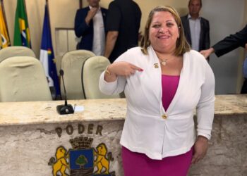 Em Jaboatão , Jeane Candido recebe Brasão alusivo da Câmara Municipal