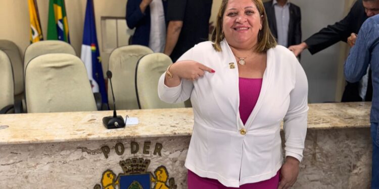 Em Jaboatão , Jeane Candido recebe Brasão alusivo da Câmara Municipal