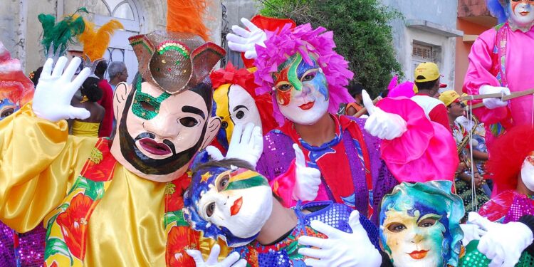 Carnaval de Bezerros terá apresentações de Xandy Avião e Tayara Andreza