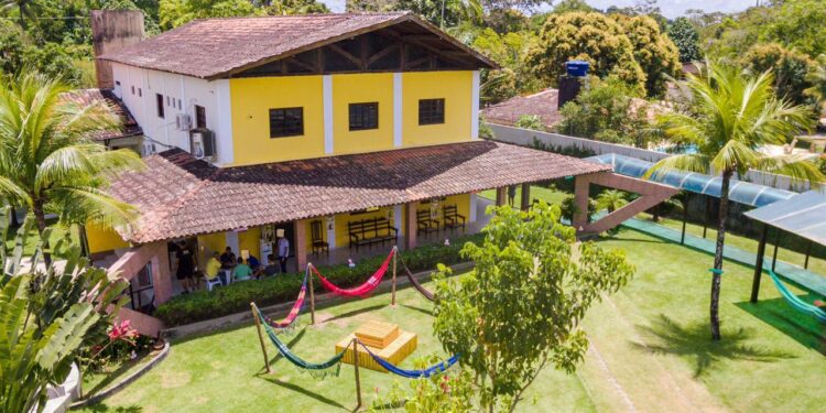 Carnaval e Saúde Mental: Como Aproveitar a Festa Sem Colocar o Equilíbrio Emocional em Risco