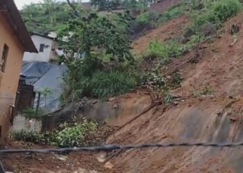 Deslizamento de barreira deixa duas mortas no Córrego da Bica