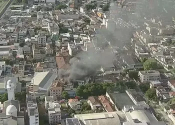 Incêndio atinge fábrica de confecção para Carnaval no Rio de Janeiro