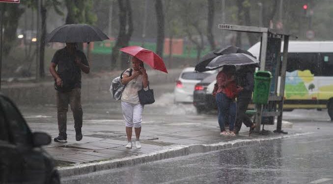 Instituições de ensino cancelam atividades devido as fortes chuvas desta quarta-feira