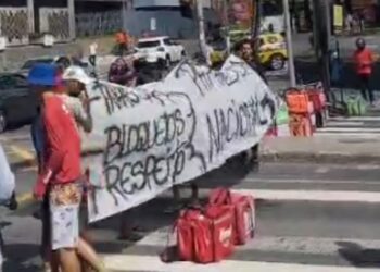 Entregadores por aplicativo fazem protesto nesta segunda-feira (31)
