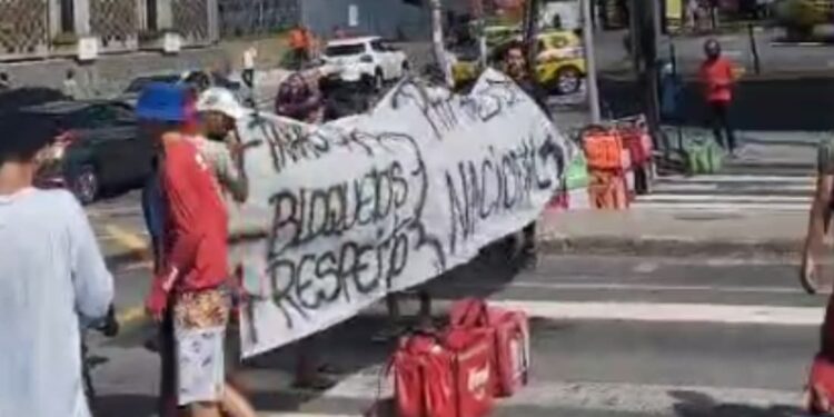 Entregadores por aplicativo fazem protesto nesta segunda-feira (31)