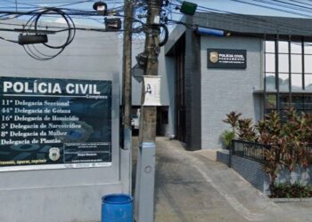 Mãe e padrasto presos por manter criança de 4 anos amarrada no quintal de casa são soltos pela Justiça