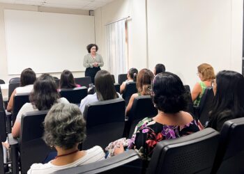 Mês da Mulher: Funase fortalece servidoras com palestra sobre direitos e terapias complementares