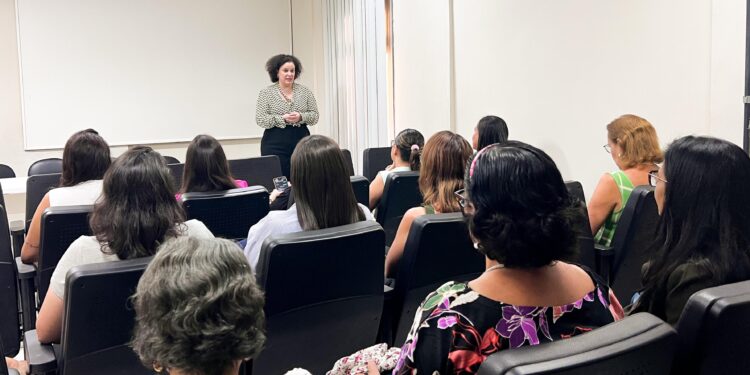 Mês da Mulher: Funase fortalece servidoras com palestra sobre direitos e terapias complementares