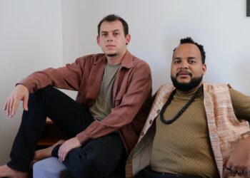 Jonatas Onofre e Nando Zé levam aulas espetáculo “Olho d’água” a escolas públicas com foco em sonoridades da música pernambucana