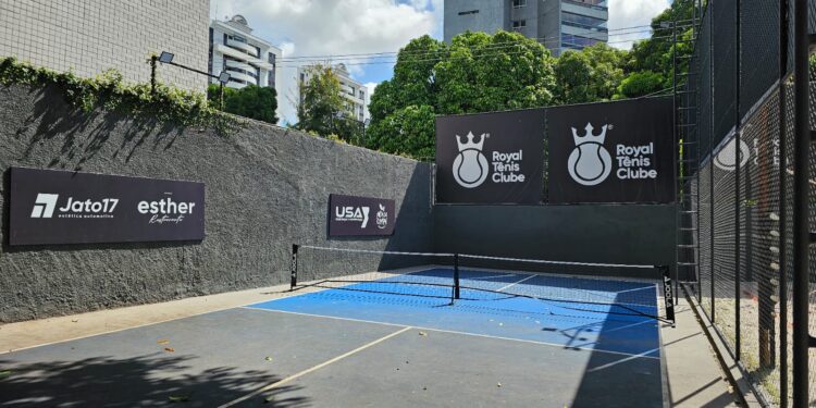 Inclusão em quadra: Clínica Mundos e Royal Tênis Clube se unem em ação gratuita para autistas, iniciando a campanha Abril Azul