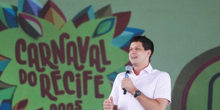 Recife recebe 3,5 milhões de foliões e movimenta R$ 2,7 bilhões durante o Carnaval