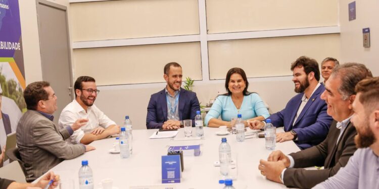 Prefeita Elcione assina contrato do 3º lote das casas do programa Minha Casa Minha Vida