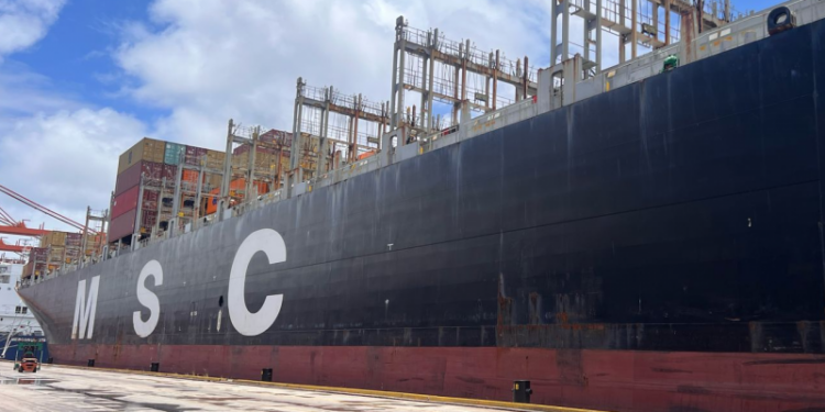 PF investiga morte de tripulante em navio que seguia para o Porto de Suape