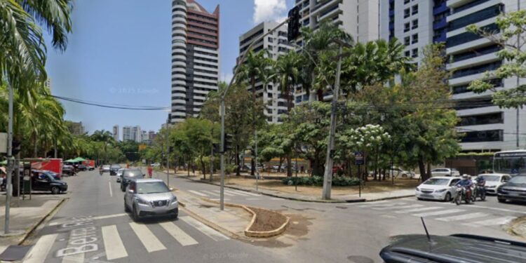 Obra emergencial de drenagem causa interdição no bairro da Madalena