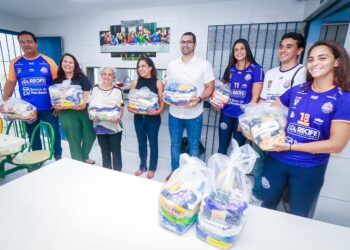 Ingresso solidário: Prefeitura do Recife entrega alimentos arrecadados em partidas do Recife Vôlei