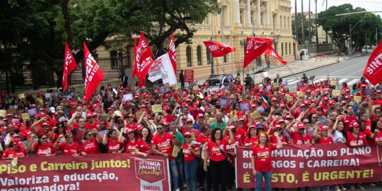 Sintepe convoca ato de paralisação da rede estadual de ensino