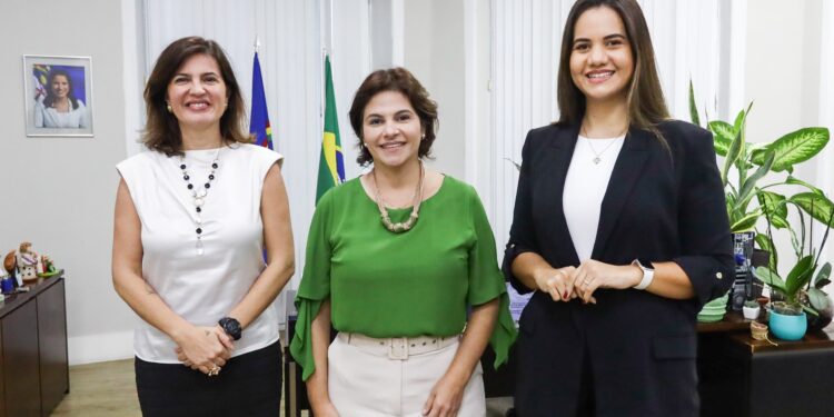Mirella e Priscila discutem ações para a segurança em Olinda