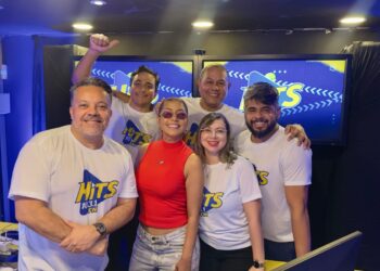 Hits FM comemora 8 anos em grande estilo ao som de Priscila Senna