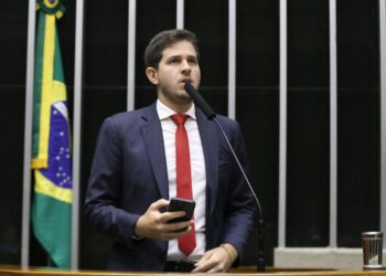 Pedro Campos apresenta moção de pesar pela morte do Papa Francisco