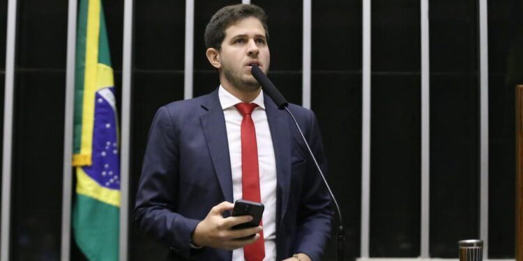 Pedro Campos apresenta moção de pesar pela morte do Papa Francisco