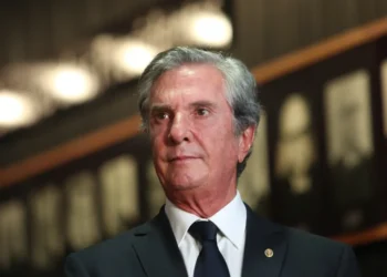 Ex-presidente Collor seguirá preso em Maceió até STF definir onde ele cumprirá pena, diz diretor da PF