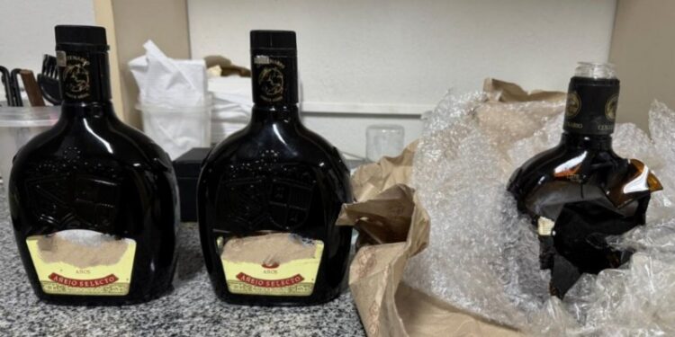 Homem é preso no Aeroporto do Recife com 2,4 quilos de cocaína