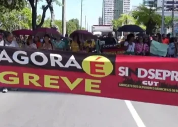 Servidores públicos da Prefeitura do Recife deflagraram greve