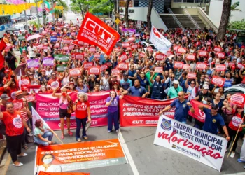 Professores do Recife decretam estado de greve