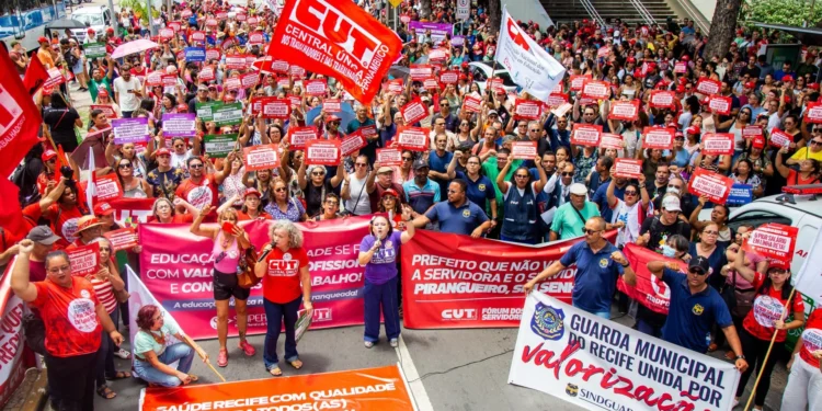 Professores do Recife decretam estado de greve