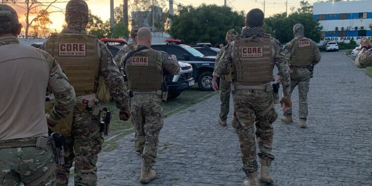 Polícia cumpre mandados contra membros de torcidas organizadas em Caruaru