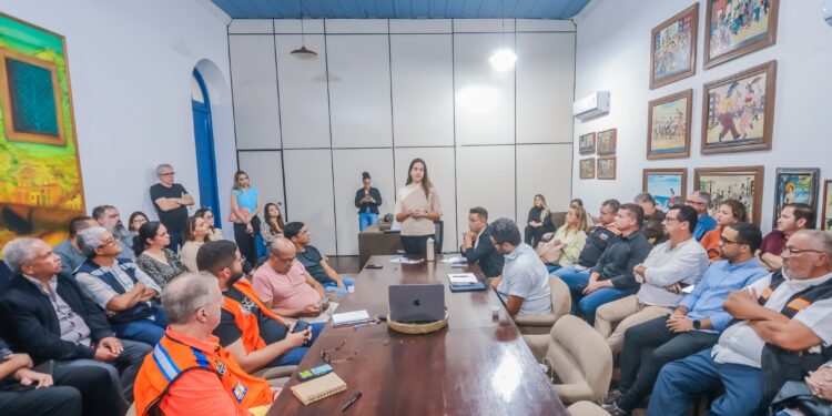 Mirella convoca secretariado e define novas ações contra impactos das fortes chuvas