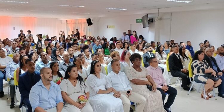 Instituição promove casamento coletivo gratuito para moradores de comunidades do Recife