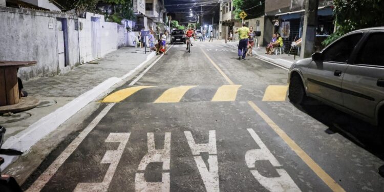 Prefeitura do Recife entrega mais duas ruas pavimentadas no bairro da Iputinga