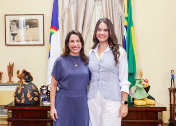 Mirella e Raquel discutem melhorias para a infraestrutura em Olinda
