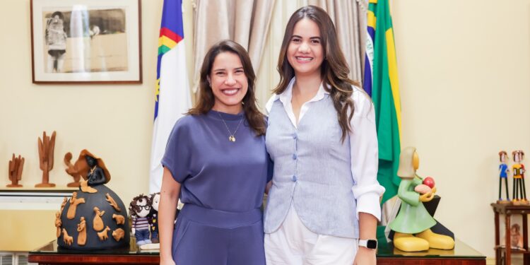 Mirella e Raquel discutem melhorias para a infraestrutura em Olinda