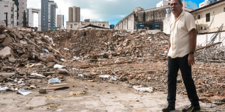 Demolição de edifício que desabou parcialmente em Jaboatão é concluída