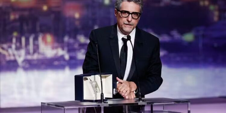 Pernambucano Kleber Mendonça Filho vence como Melhor Direção em Cannes pelo filme ”O Agente Secreto”