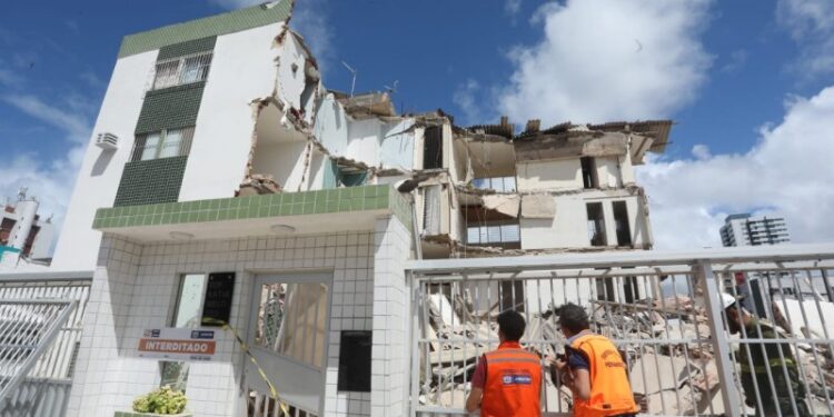 Prefeito de Jaboatão determina demolição imediata dos escombros do Edifício Kátia Melo, em Piedade