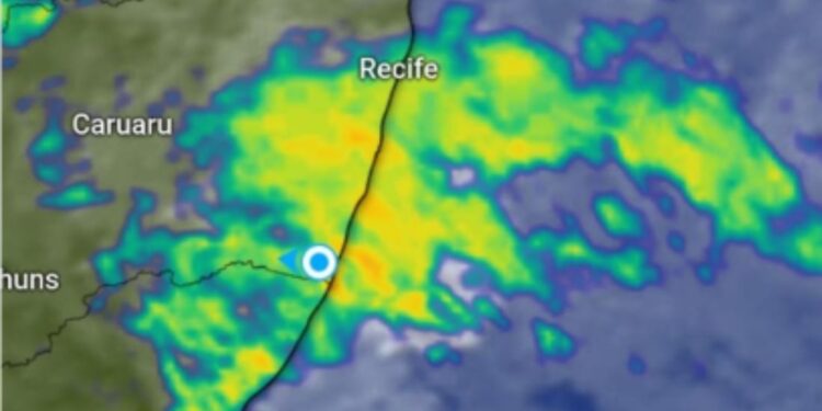 Rio transborda em Ipojuca, na Região Metropolitana do Recife, informa a Apac