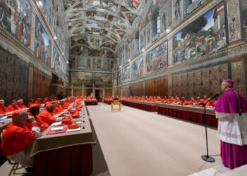 Conclave: Vaticano tem fumaça preta após nova votação