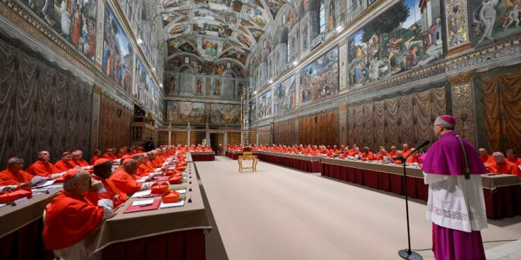 Conclave: Vaticano tem fumaça preta após nova votação