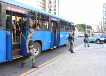 Homem é preso por assaltar BRT no Centro do Recife