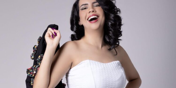 Nome em ascensão e presente em diversos polos do São João de Caruaru, Maria Carmem lança clipe com novo sucesso