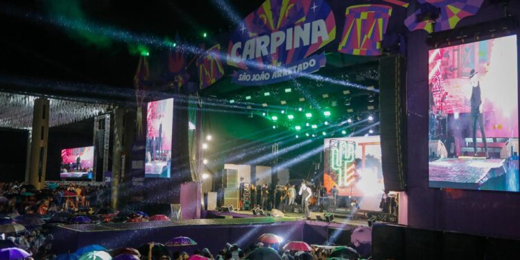 Governadora Raquel Lyra marca presença no São João de Carpina, na Mata Norte, em últimos dias do ciclo junino de 2025