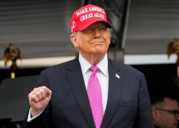 Trump fala em ‘mudança de regime’ no Irã e usa slogan ‘MIGA’ (Make Iran Great Again)