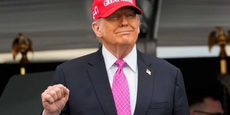 Trump fala em ‘mudança de regime’ no Irã e usa slogan ‘MIGA’ (Make Iran Great Again)