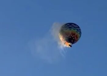 Vídeo mostra momento em que passageiros percebem início das chamas dentro de balão que caiu em SC