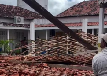 Teto de escola desaba em Bonito