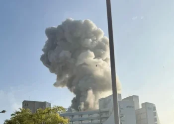 Irã ataca hospital em Israel e deixa dezenas de feridos