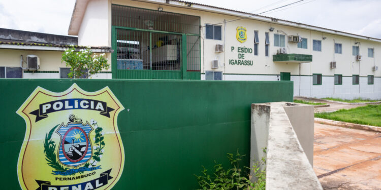 Confusão em presídio de Igarassu termina com dois detentos feridos